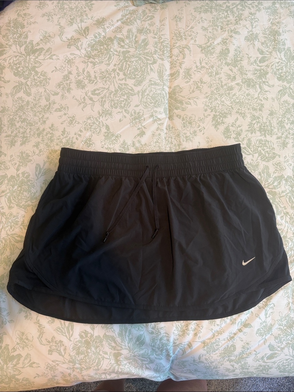 Nike Dri -FitWomen's Black Athletic Running Skirt crotch less zipper back pocket